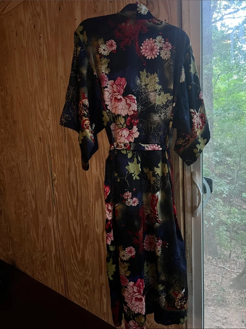 Elegant Floral Wrap Kimono Robe